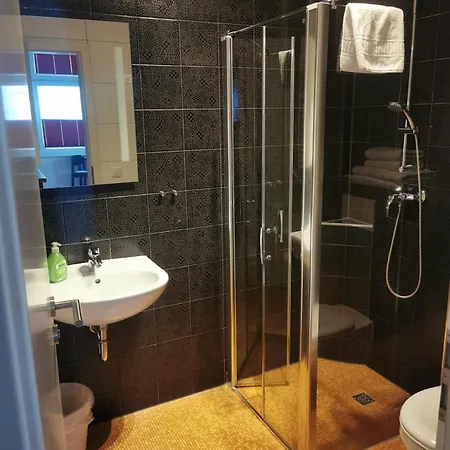 Unterwegs Ins Apartmenthaus Ehemalige Apartmenthaus Unterwegs 3* 罗斯托克