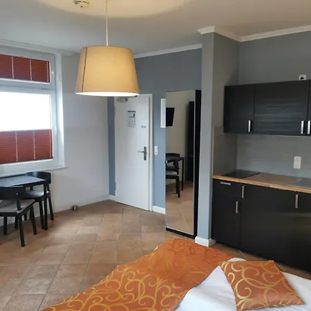 Unterwegs Ins Apartmenthaus Ehemalige Apartmenthaus Unterwegs מלון דירות