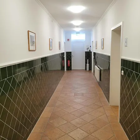 מלון דירות Unterwegs Ins Apartmenthaus Ehemalige Apartmenthaus Unterwegs