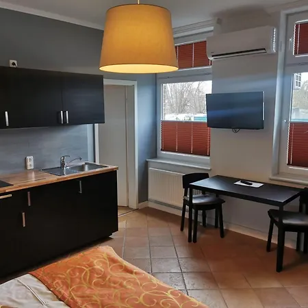 Unterwegs Ins Apartmenthaus Ehemalige Apartmenthaus Unterwegs 公寓式酒店 罗斯托克