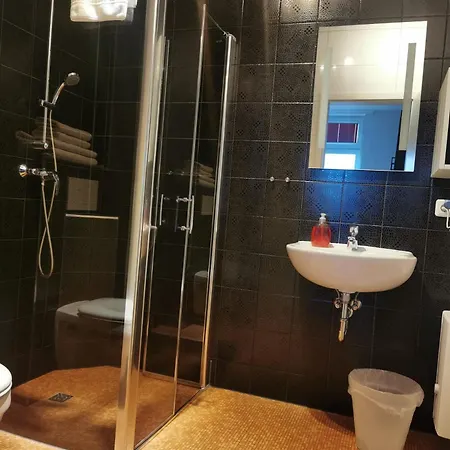 Apartahotel Unterwegs Ins Apartmenthaus Ehemalige Apartmenthaus Unterwegs