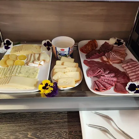 Unterwegs Ins Apartmenthaus Ehemalige Apartmenthaus Unterwegs 公寓式酒店 3*