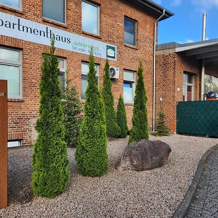 Unterwegs Ins Apartmenthaus Ehemalige Apartmenthaus Unterwegs Rostock