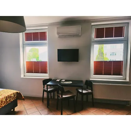 Unterwegs Ins Apartmenthaus Ehemalige Apartmenthaus Unterwegs *