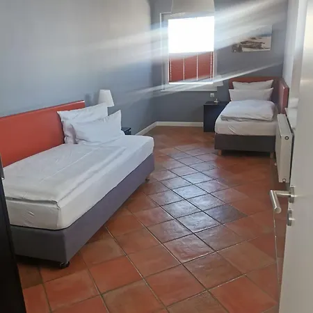 Unterwegs Ins Apartmenthaus Ehemalige Apartmenthaus Unterwegs Lägenhetshotell *