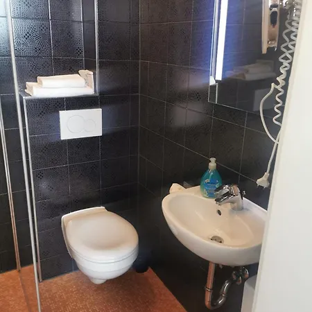 Lägenhetshotell Unterwegs Ins Apartmenthaus Ehemalige Apartmenthaus Unterwegs