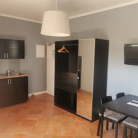Unterwegs Ins Apartmenthaus Ehemalige Apartmenthaus Unterwegs