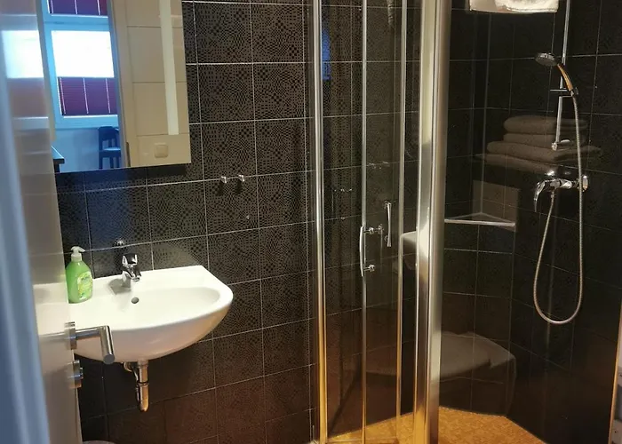 Unterwegs Ins Apartmenthaus Ehemalige Apartmenthaus Unterwegs 3* Rostock
