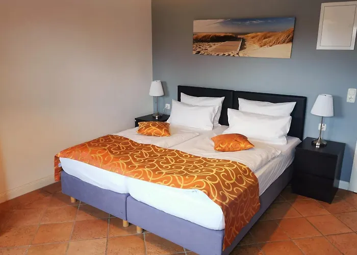 Unterwegs Ins Apartmenthaus Ehemalige Apartmenthaus Unterwegs アパートホテル ロストック