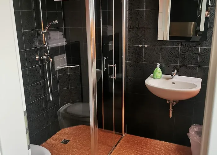 Unterwegs Ins Apartmenthaus Ehemalige Apartmenthaus Unterwegs 3*