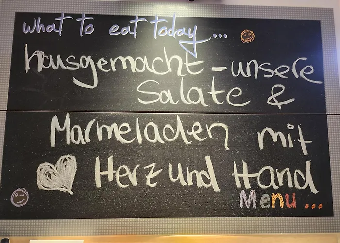 Unterwegs Ins Apartmenthaus Ehemalige Apartmenthaus Unterwegs アパートホテル ロストック