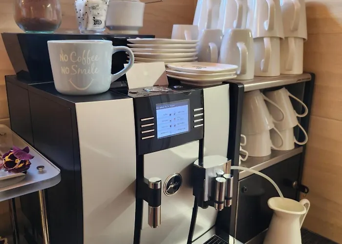 Unterwegs Ins Apartmenthaus Ehemalige Apartmenthaus Unterwegs アパートホテル