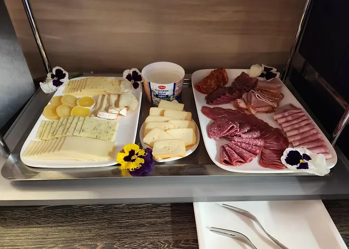 Unterwegs Ins Apartmenthaus Ehemalige Apartmenthaus Unterwegs アパートホテル 3*